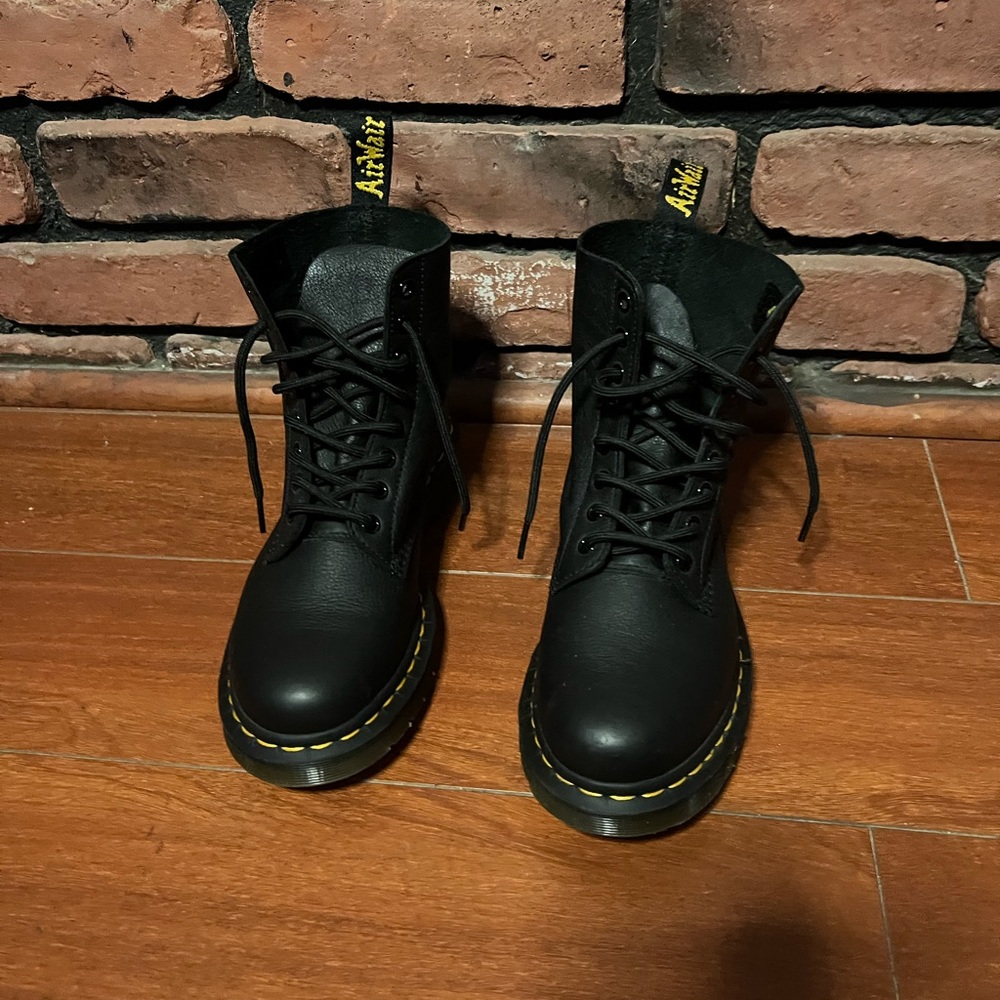 Women Doc Marten boots, black size 7